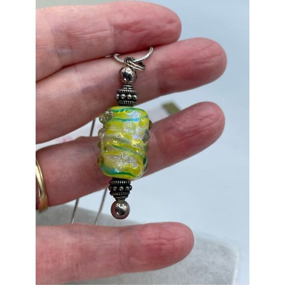 Glowing summer swirls pendant and chain - Picture 3 of 7